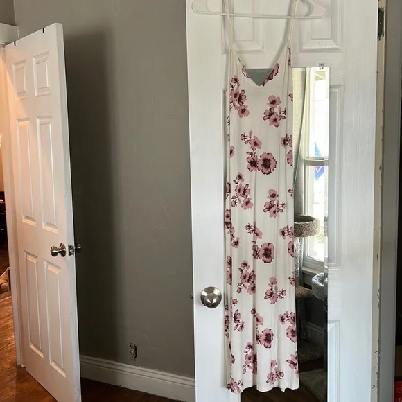 strapless open back dress Ivie Floral Dress – Brandy Melville Europe